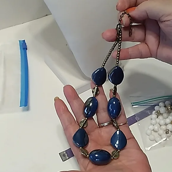 Lot of two Blue and white costume neckless - Picture 10 of 10
